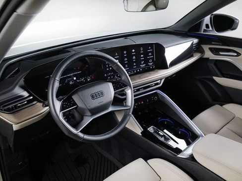 Certified 2025 Audi Q5 Premium Plus w/ Premium Plus image 3