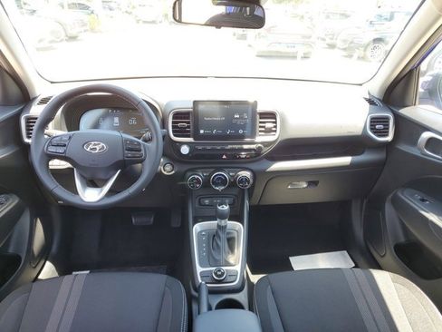 Certified 2025 Hyundai Venue SEL image 11