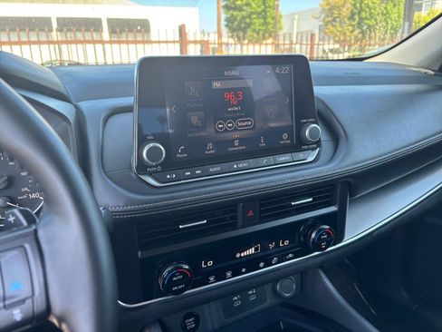 Used 2025 Nissan Rogue SV AWD/4WD image 17