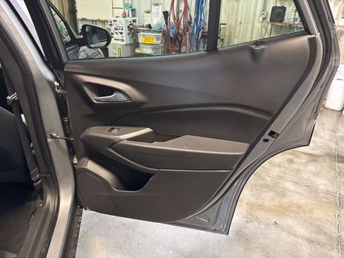 Used 2025 Chevrolet Trax LT image 23