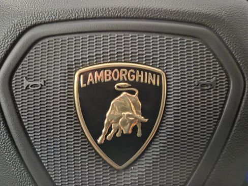 Used 2020 Lamborghini Urus AWD/4WD image 19
