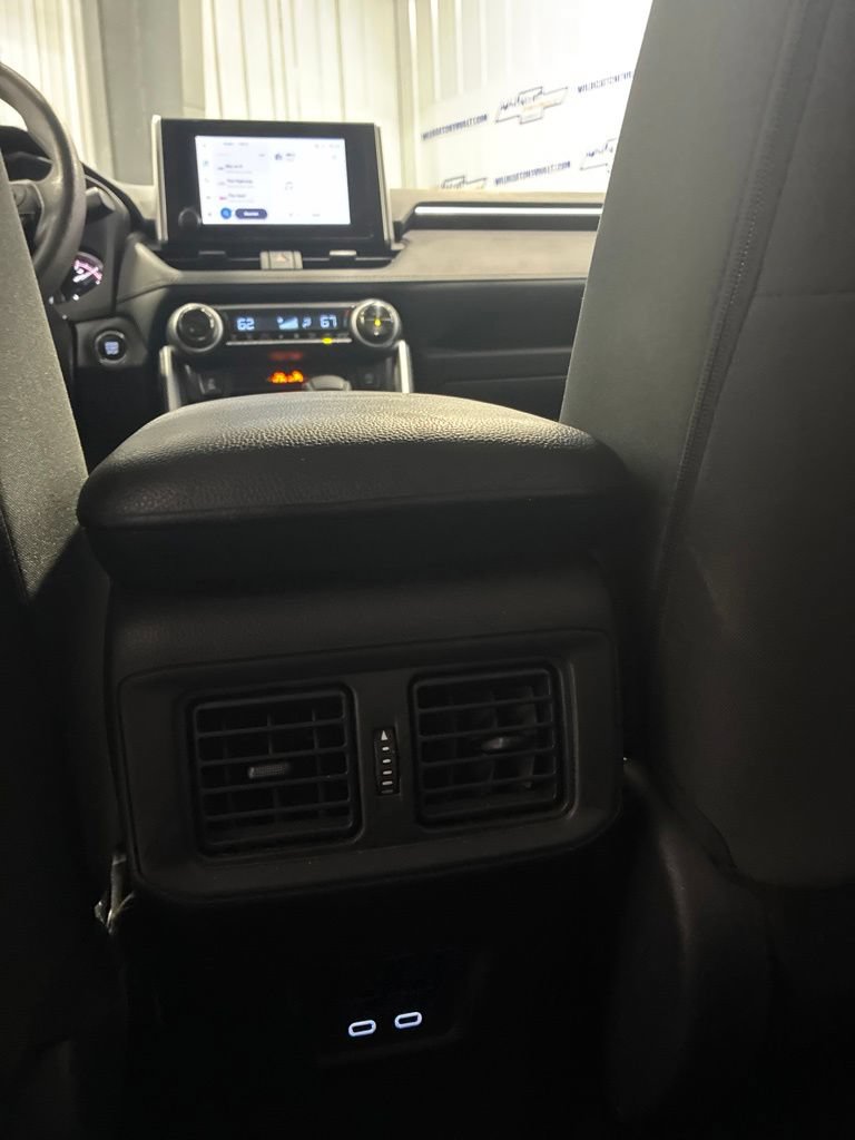 Used 2025 Toyota RAV4 XLE AWD/4WD image 29