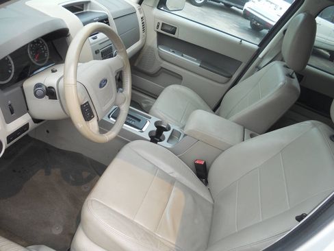 Used 2011 Ford Escape XLT w/ 203A Rapid Spec Order Code FWD image 17