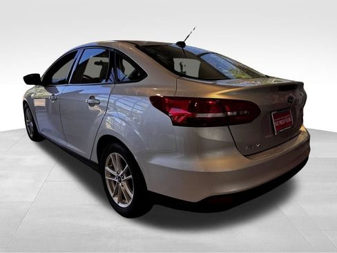 Used 2018 Ford Focus SE FWD image 4