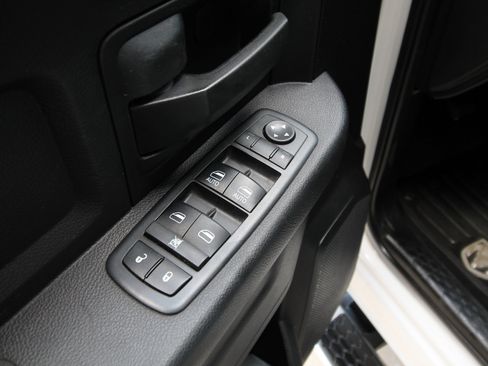 Used 2018 RAM 2500 Tradesman w/ Chrome Appearance Group AWD/4WD image 21