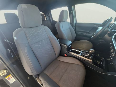 Used 2019 Toyota Tacoma TRD Sport image 21