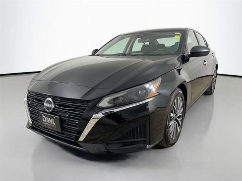 Used 2024 Nissan Altima 2.5 SV image 4