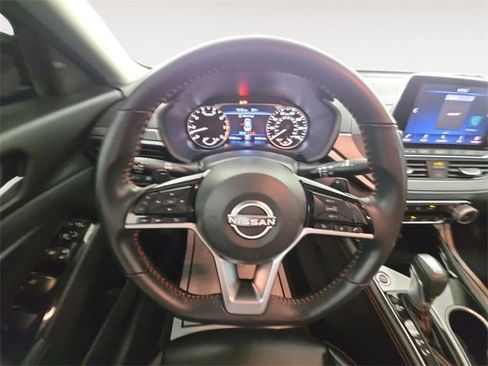 Used 2024 Nissan Altima 2.5 SR image 12