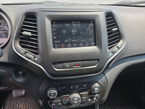 Used 2020 Jeep Cherokee Latitude Plus AWD/4WD image 10