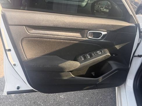Used 2022 Honda Civic Sport image 2