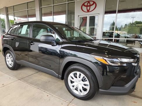 Certified 2025 Toyota Corolla Cross L AWD/4WD image 4