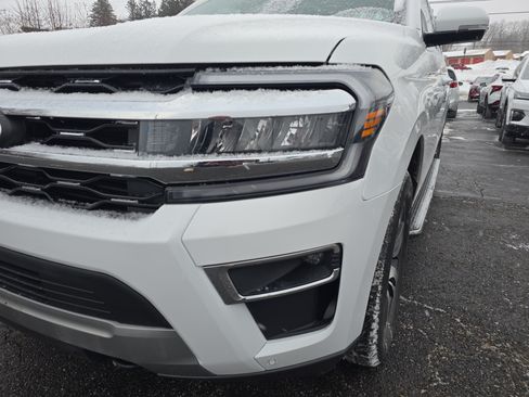 Used 2022 Ford Expedition Max Limited AWD/4WD image 10