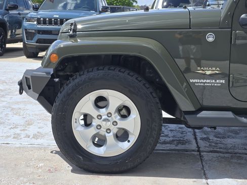 Used 2015 Jeep Wrangler Unlimited Sahara w/ Connectivity Group image 8