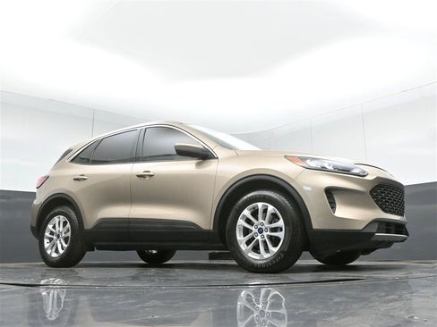 Used 2021 Ford Escape SE w/ Cold Weather Package FWD image 31