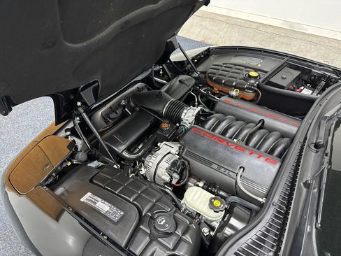 Used 2003 Chevrolet Corvette Coupe w/ Preferred Equipment Group RWD image 21