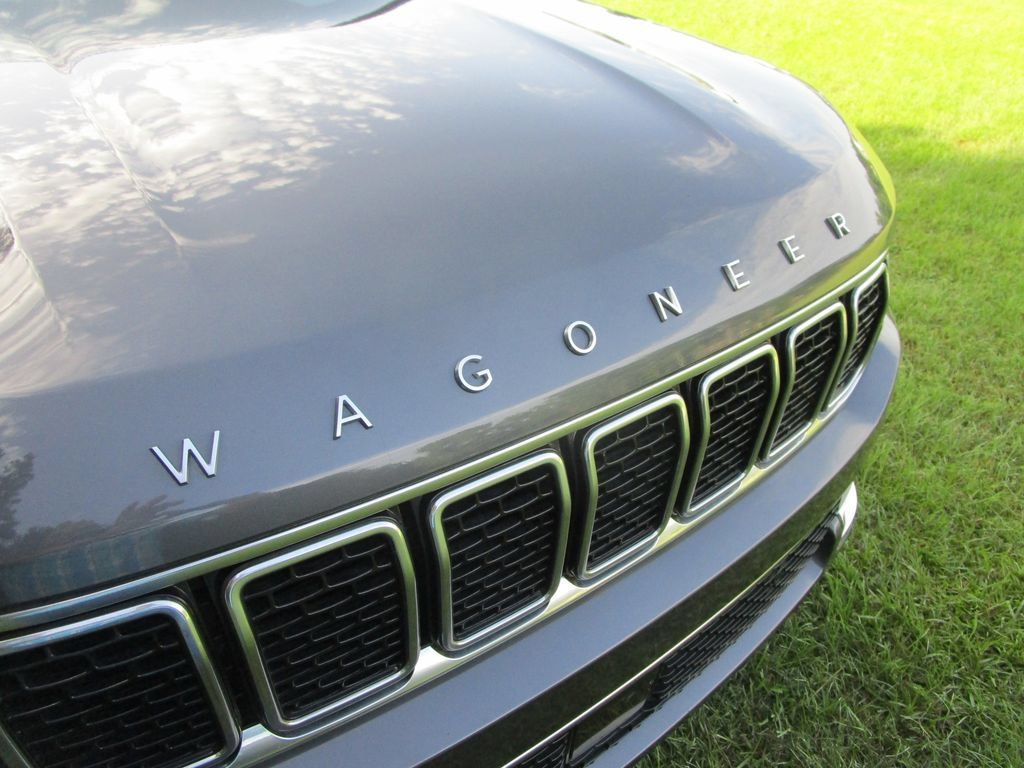 Used 2022 Jeep Wagoneer Series III AWD/4WD image 28