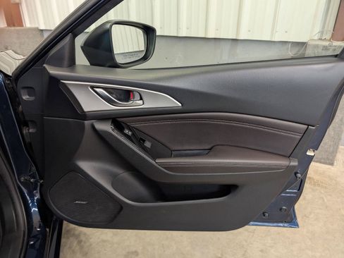 Used 2018 MAZDA MAZDA3 Touring FWD image 30