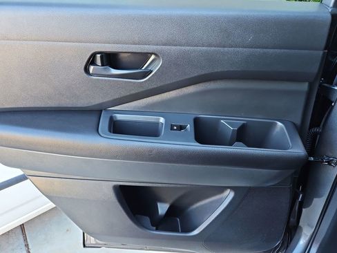 Used 2024 Nissan Pathfinder SV w/ SV Premium Package image 32