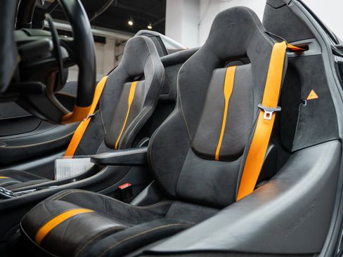 Used 2019 McLaren 570S Spider image 3