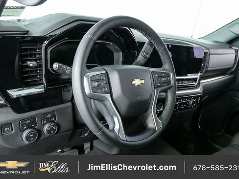 Used 2023 Chevrolet Silverado 1500 LT AWD/4WD image 3