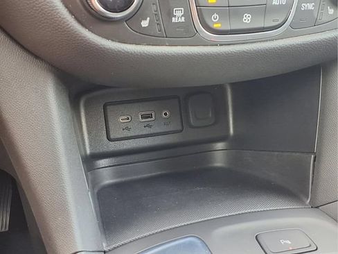 Certified 2023 Chevrolet Equinox LT FWD image 9