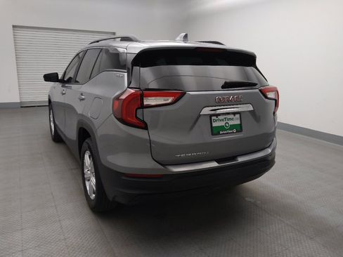 Used 2024 GMC Terrain SLE w/ Driver Convenience Package FWD image 6