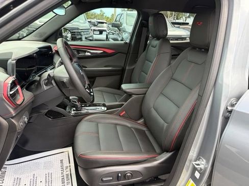 Used 2025 Chevrolet TrailBlazer RS FWD image 14