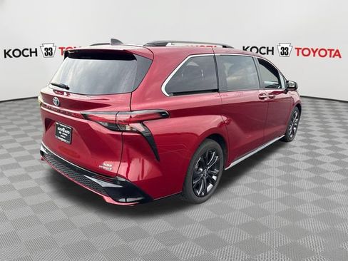 Used 2024 Toyota Sienna XSE w/ XSE Plus Package FWD image 8