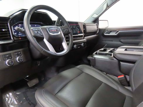 Used 2025 GMC Sierra 1500 SLT image 12