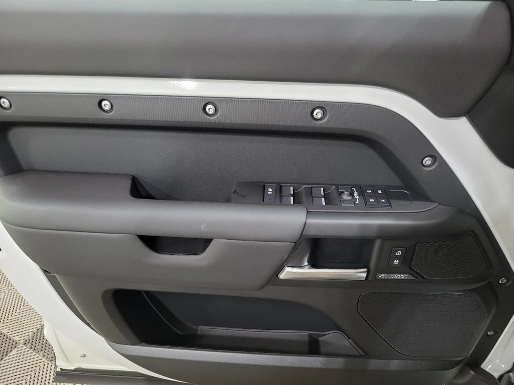 New 2026 Land Rover Defender 110 X-Dynamic SE AWD/4WD image 14