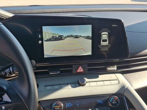 Used 2024 Hyundai Elantra Limited image 21