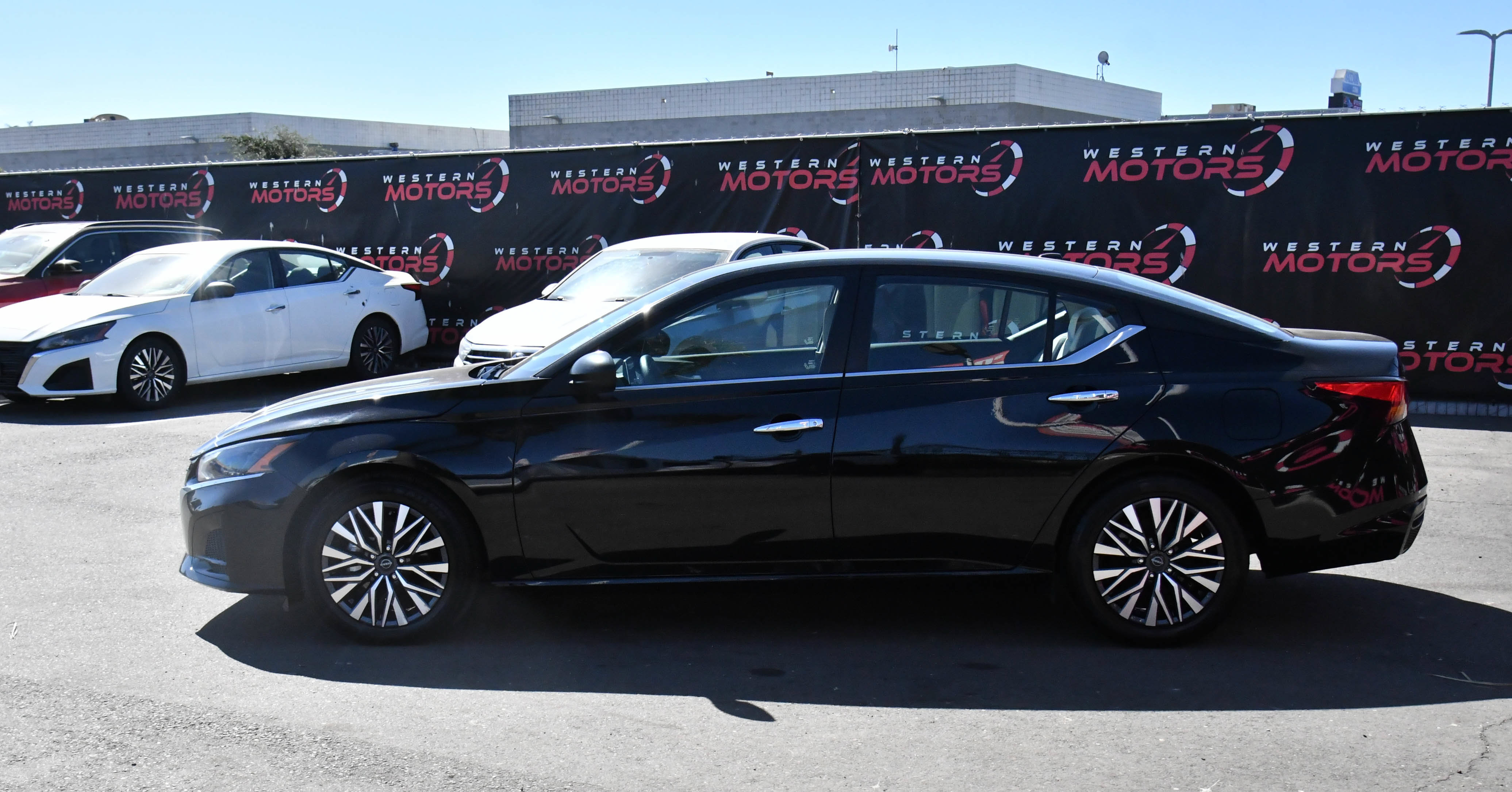 Used 2025 Nissan Altima 2.5 SV FWD image 4