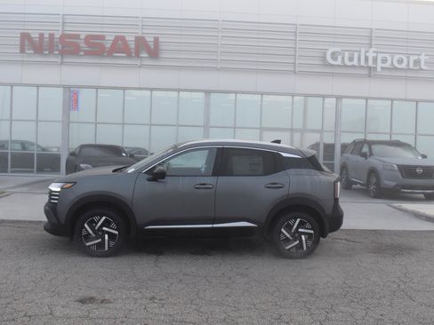 Used 2026 Nissan Kicks SV w/ SV Premium Package FWD image 3