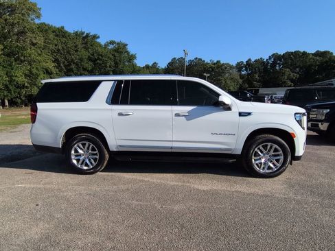 Used 2024 GMC Yukon XL SLT w/ SLT Luxury Package AWD/4WD image 3