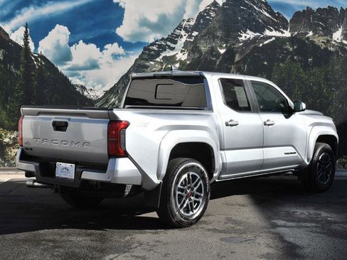 Used 2024 Toyota Tacoma TRD Sport image 3