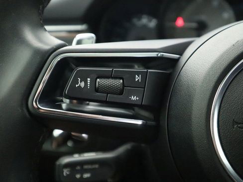 Used 2022 Porsche Macan S image 11