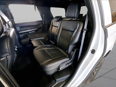 Used 2021 Ford Expedition XLT RWD image 18