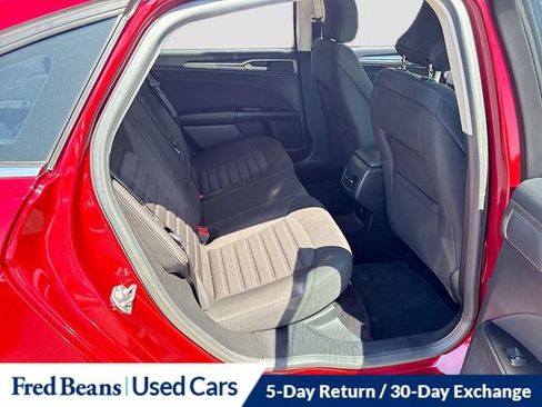 Used 2017 Ford Fusion SE w/ Fusion SE Technology Package FWD image 15