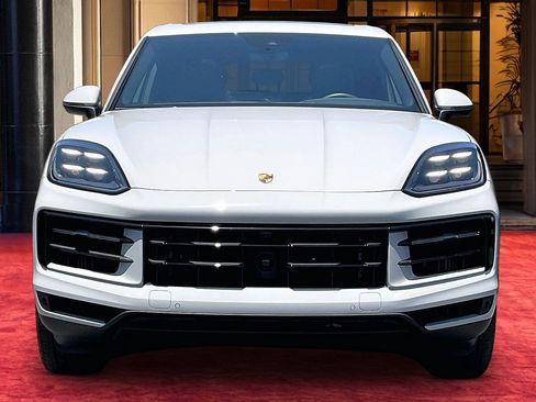 Used 2026 Porsche Cayenne S AWD/4WD image 3