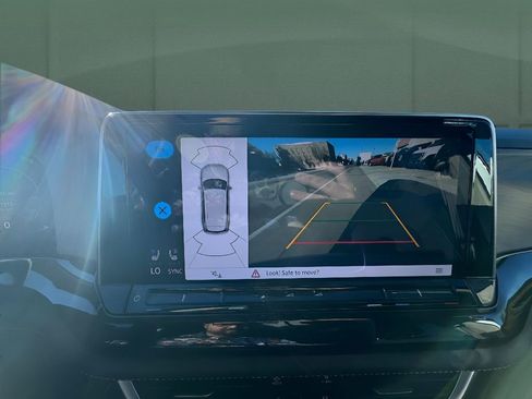 Used 2025 Volkswagen Atlas SE image 19