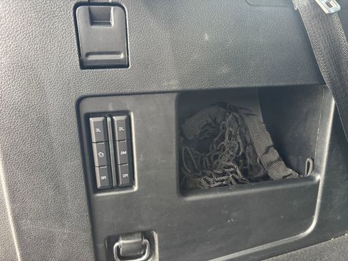 Used 2021 Ford Expedition Limited image 11