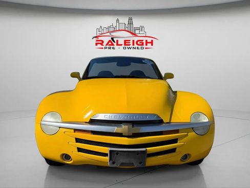 Used 2004 Chevrolet SSR w/ Preferred Equipment Group image 3