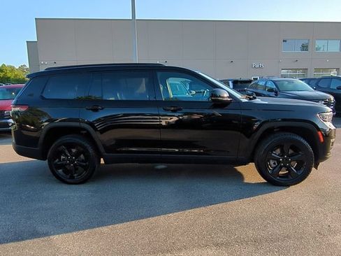 Used 2024 Jeep Grand Cherokee L Limited w/ Black Appearance Package RWD image 4