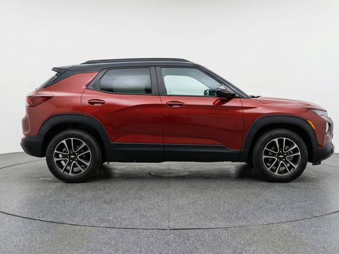 Used 2025 Chevrolet TrailBlazer LT FWD image 11