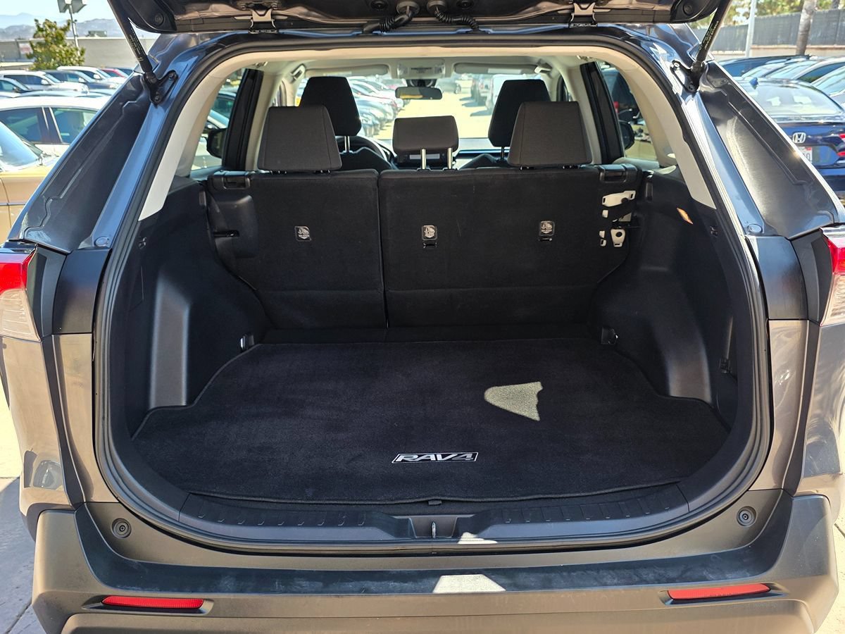 Used 2019 Toyota RAV4 LE w/ Carpet Mat Package FWD image 21