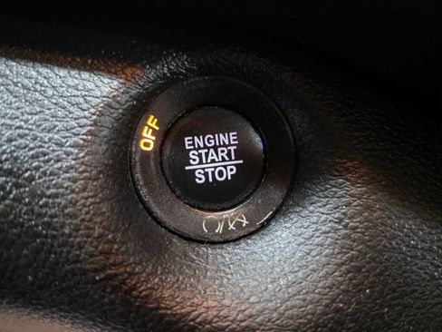 Used 2020 Jeep Cherokee Trailhawk AWD/4WD image 16