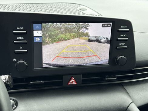 Certified 2025 Hyundai Elantra Sport image 23