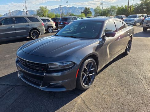 Used 2017 Dodge Charger SXT w/ Blacktop Package RWD image 1
