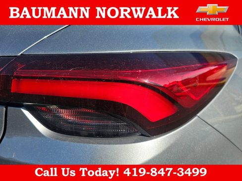 Used 2024 Buick Envista Sport Touring w/ Convenience I Package FWD image 20