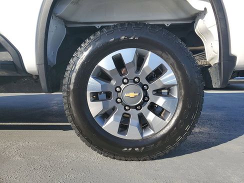 Used 2023 Chevrolet Silverado 2500 Custom w/ Custom Value Package image 5